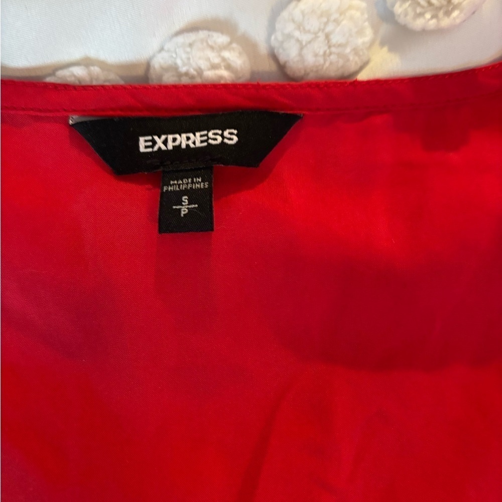 Express Red Top - Picture 4 of 4